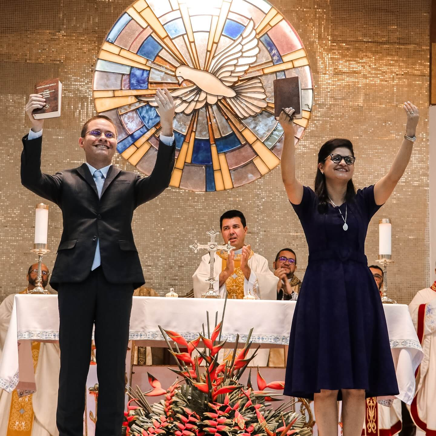 A Consagração ao Celibato de Cleiton Amorim e Marina Nogueira. Veja aqui as fotos e o gravação da Santa Missa.